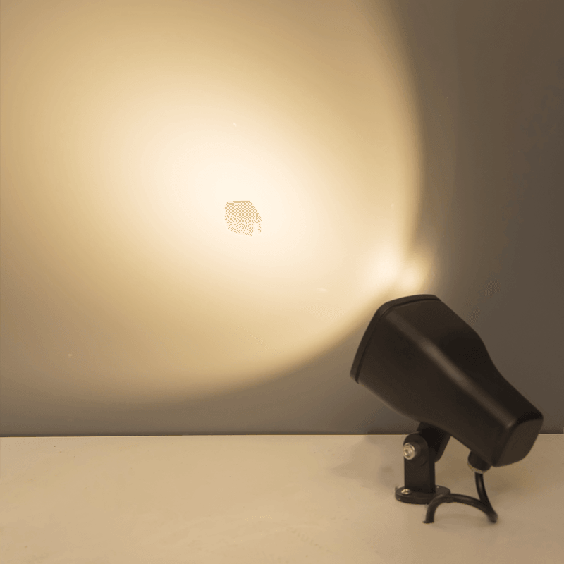 كيف يؤثر ارتفاع التضاريس على أداء إضاءة Spot Light؟