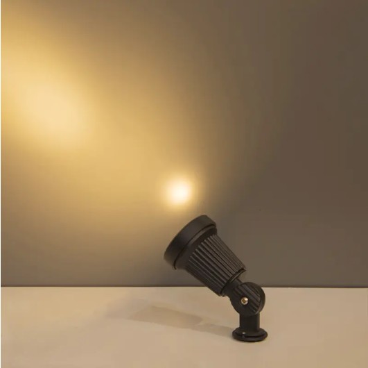 لماذا هو التدفق المضيء لـ DL21014-1 SPOT Light 470LM؟